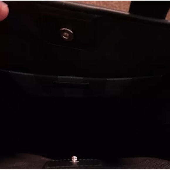 NWT Luxury Burberry Check Tote Bag – Navy & Gray with Red Accent - Picture 4 of 9